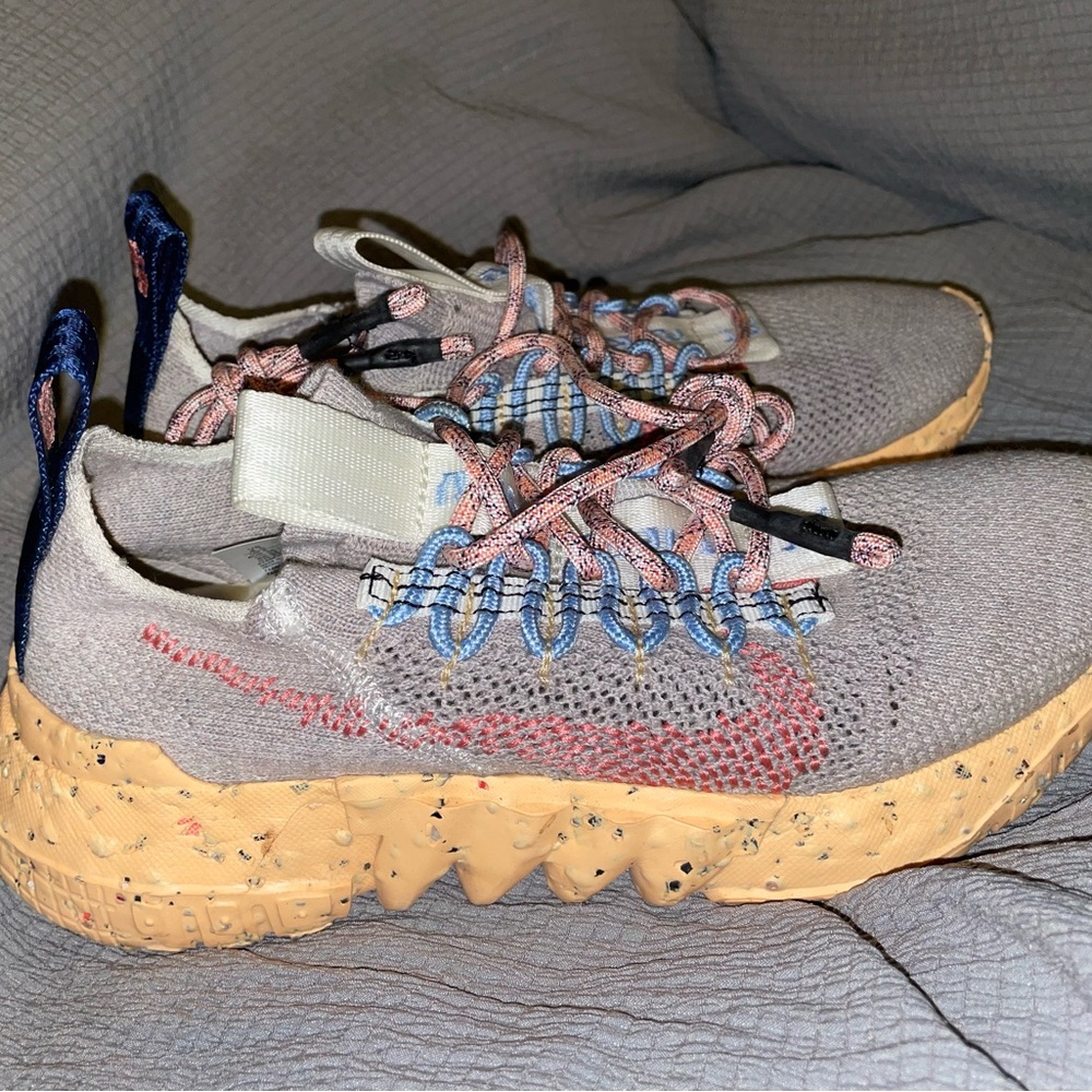 Nike Space Hippies Size 4.5 Mens or 4.5Y , in women’s sizing it is 6.5